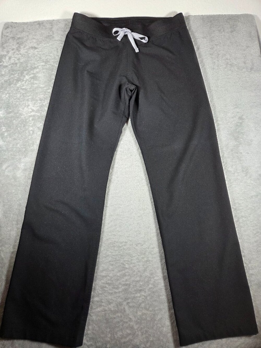 FIGS Black Straight Leg Scrub Pants with Two Back Pockets Size Medium
